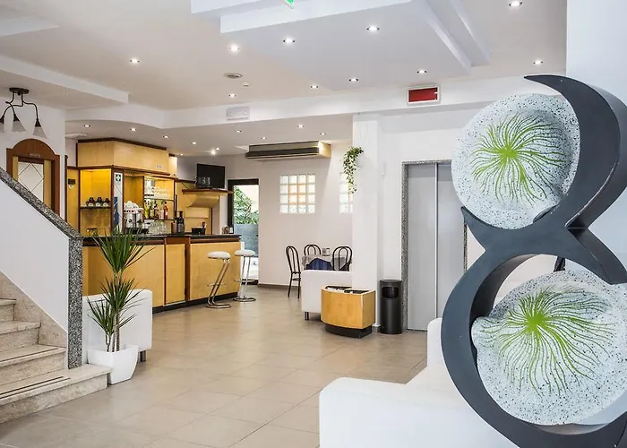 Nancy 3* ريميني