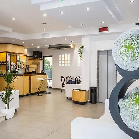 Nancy 3* Римини